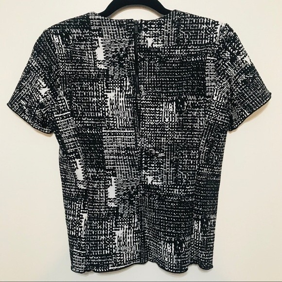 Vince Camuto Black top  crew neckline Short Sleeve Top size XS - Picture 2 of 8